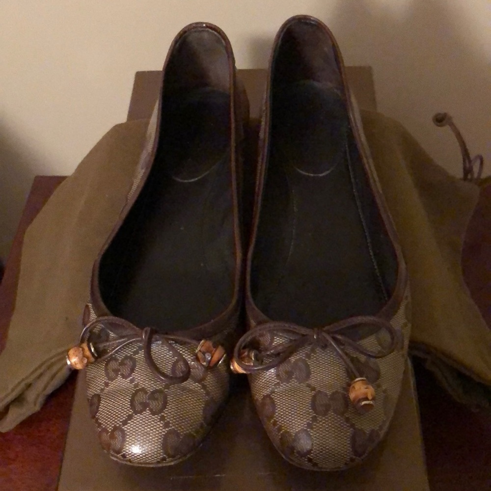Gucci logo flats